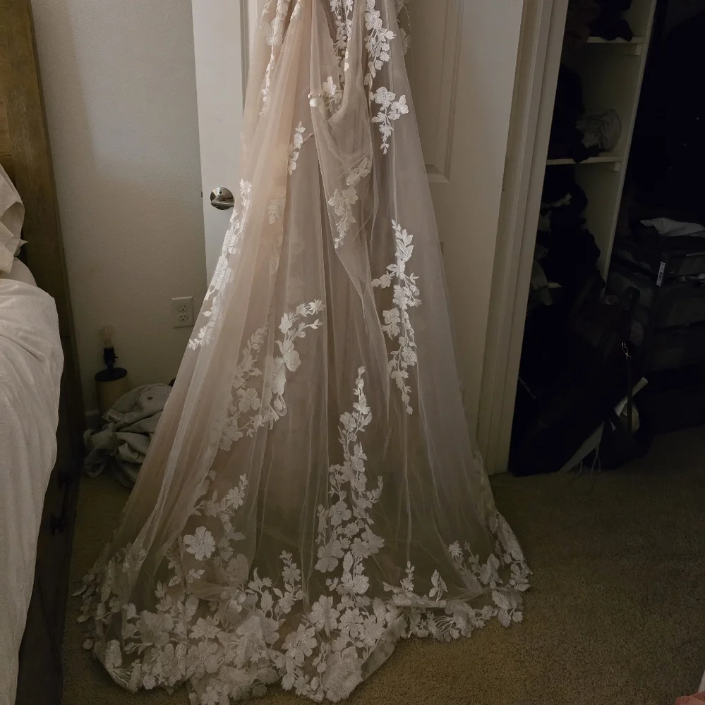 Allure Bridals Cream and White Wedding Dress - Picture 4 of 8